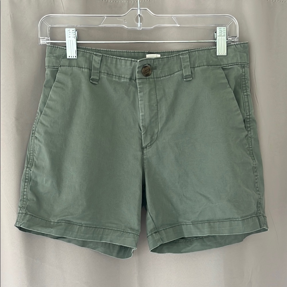Gap 5 Inch City Short in Green- 2